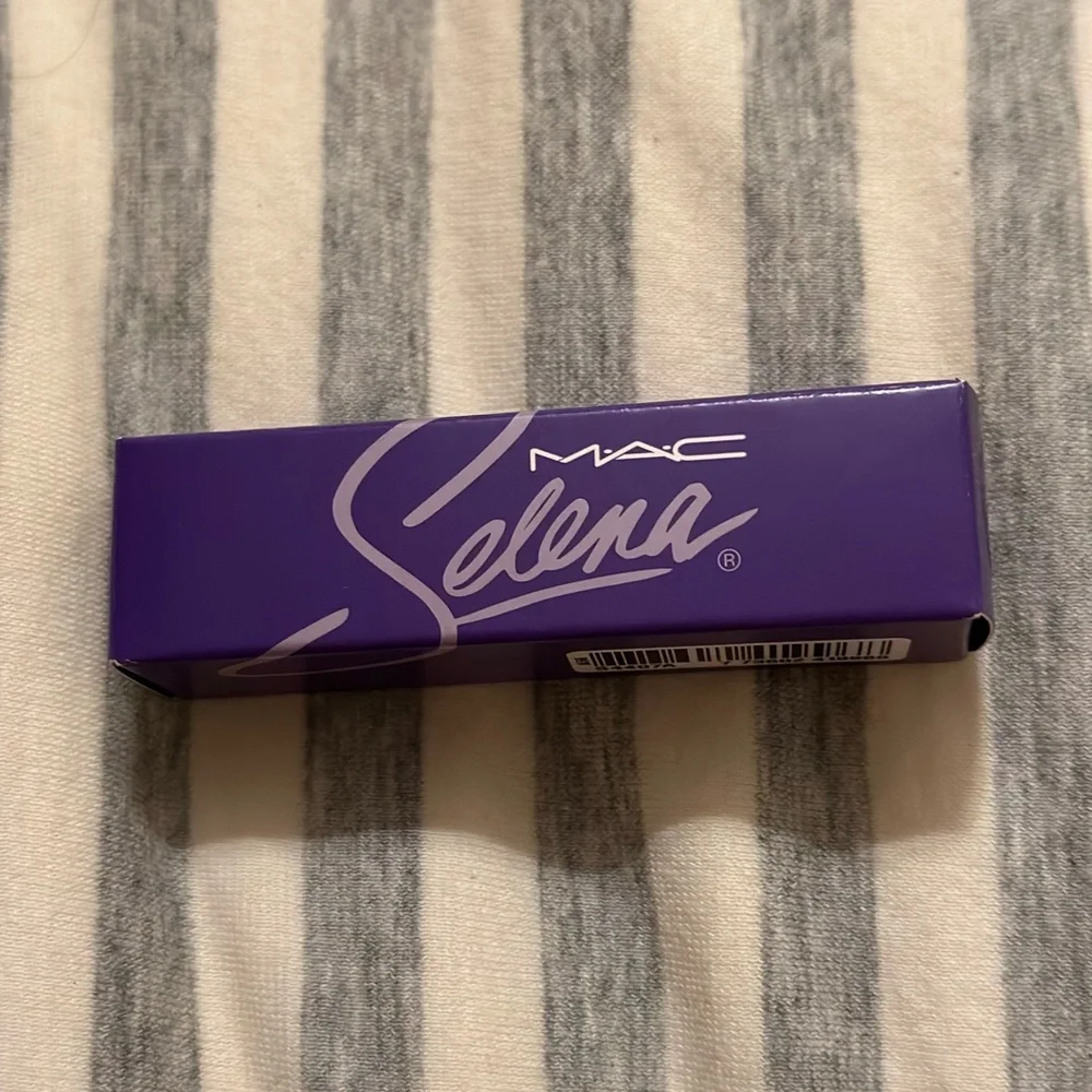 SELENA X Mac Amplified lipstick Como la Flor